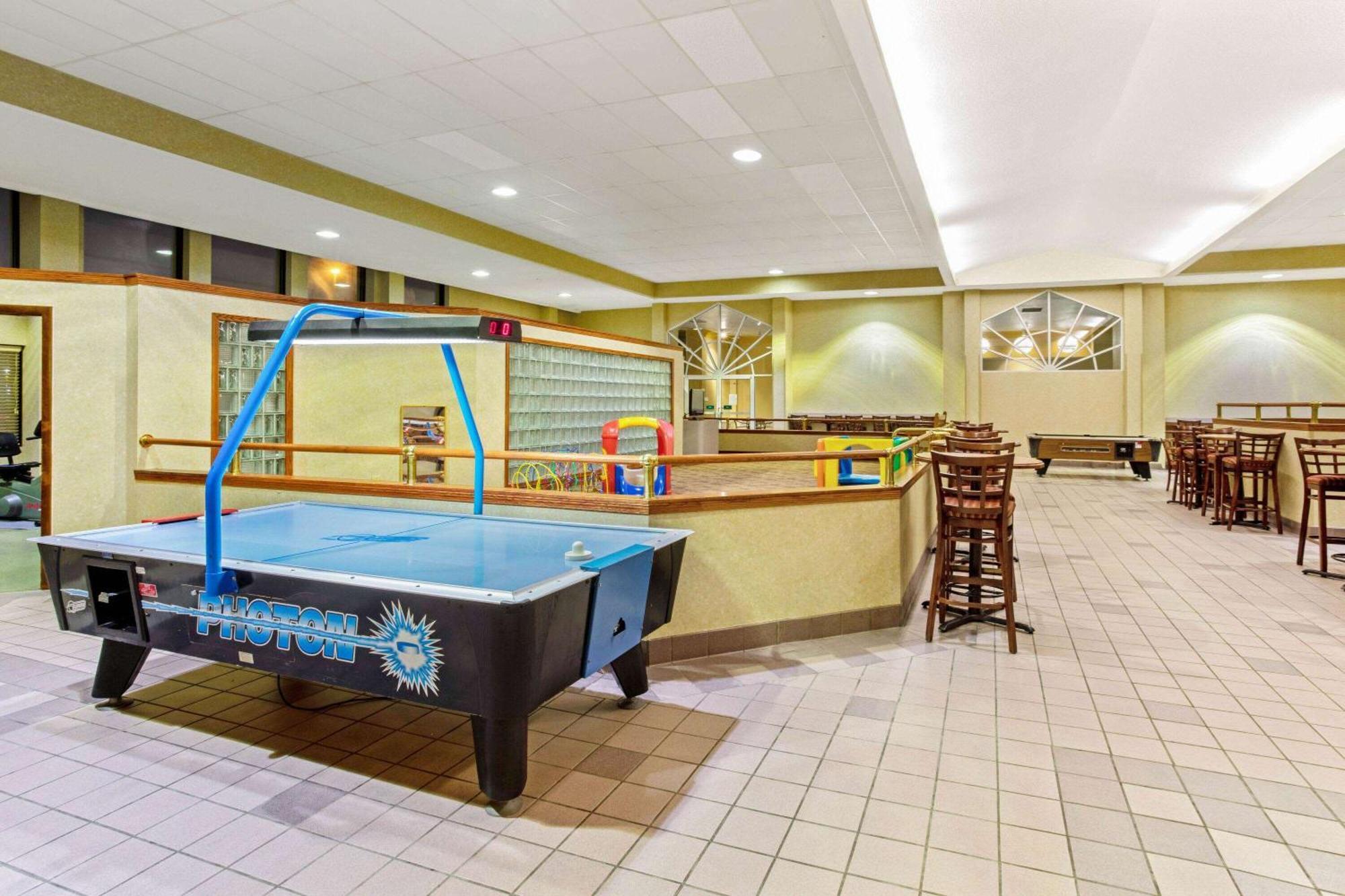 Hotel La Quinta By Wyndham Appleton College Avenue Esterno foto